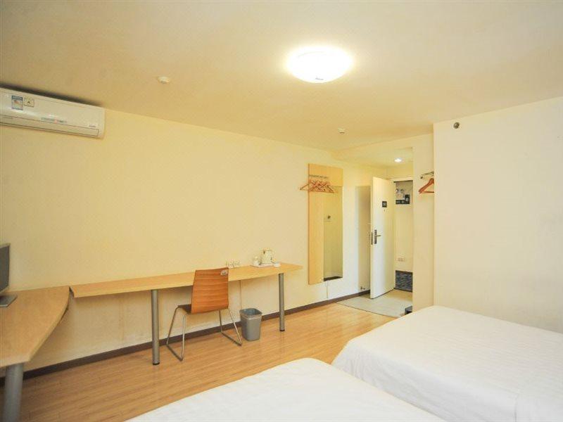 7Days Inn Dongguan Conference & Exhibition Center Buitenkant foto